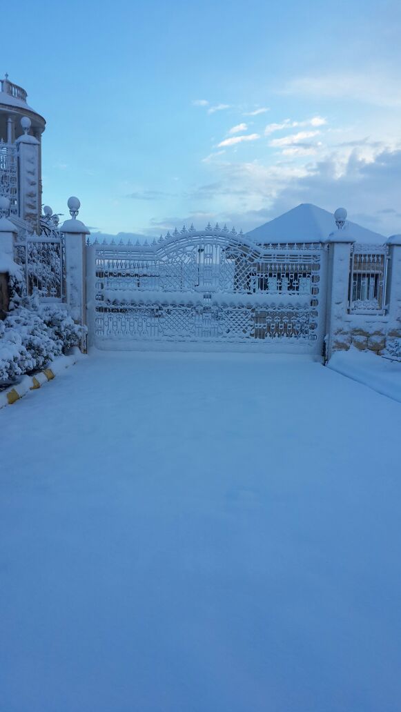 أرخت العاصفة «ويندي» بمطرها الغزير على كل المناطق.. تلا ذلك تساقط الثلوج الكثيف، حاملة الأبيض حتى سهل الخيام ومنطقة الوطى