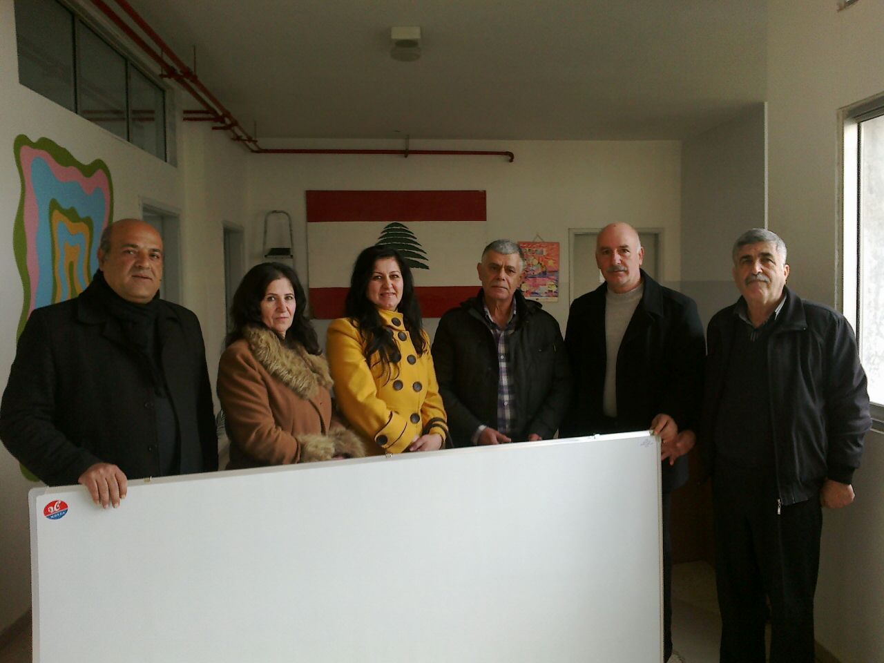 الحزب التقدمي اﻹشتراكي واﻹتحاد النسائي التقدمي قاما بتقديم ألواح White board marker مع متمماتها الى مدرسة الرسمية للصبيان (حاصبيا) تسليمهم الى