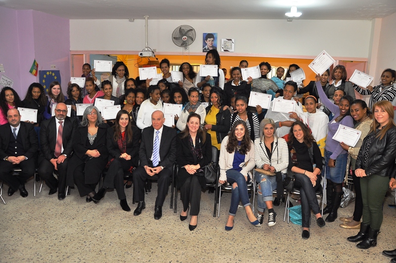 مؤسسة عامل في مركز بشار مهنا ومسلم عقيل في الشياح تحتفل بتخريج سبعة وستين عاملة اثيوبية تعلمن اللغات والكومبيوتر