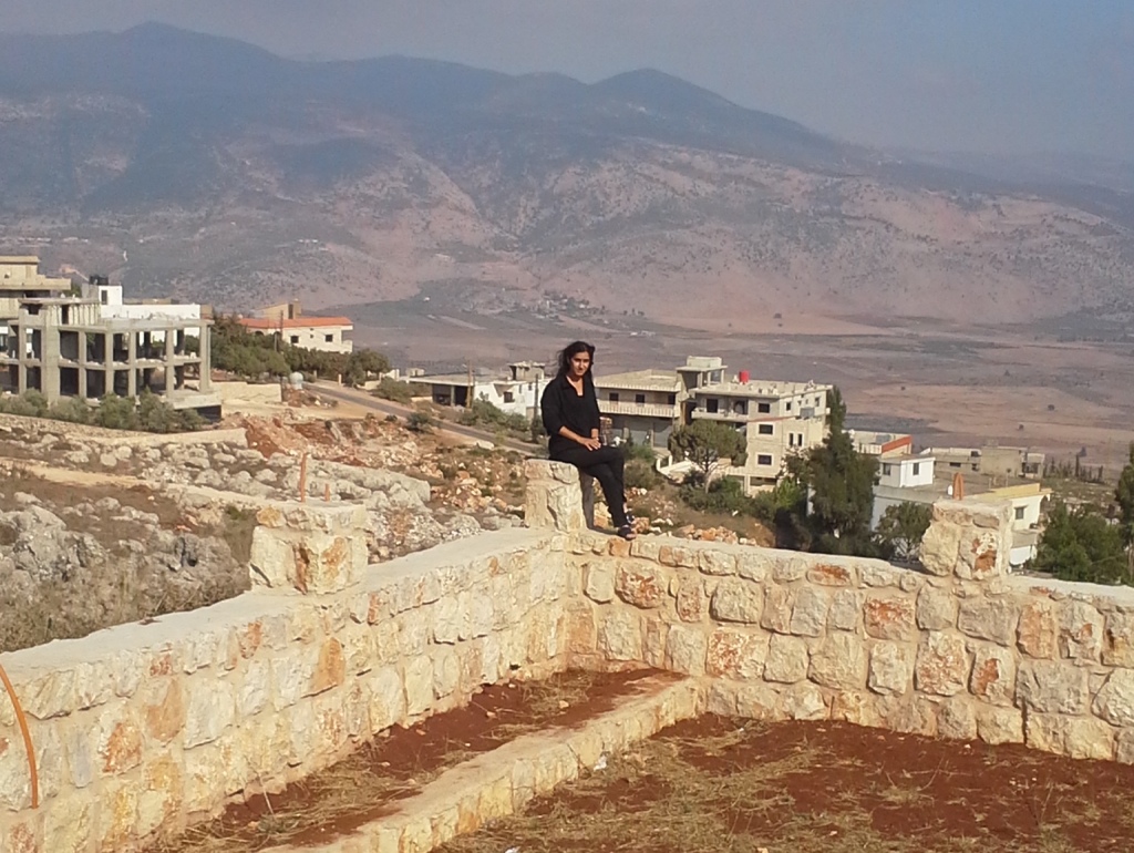 من قال أننا لا نحب الشمس، ولا نحتاج دفأها، مهما كبرنا أو تغيرنا، وأننا لا نشتاق المشيَ على طرقات خيامنا وفي مروج جنوبنا