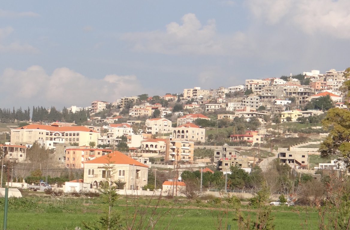 تحت كل صورة شخصية لنا اسمها ومكانتها  تلك هي الخيام الضيعة التي بداخل حواسنا تغفو  وفي احلامنا تنام 