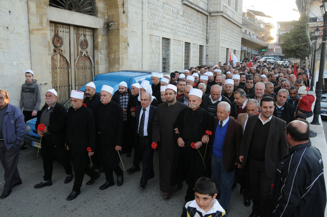 مسيرة حاشدة انطلقت من امام مركز الحزب باتجاه النصب التذكاري في ساحة الشهداء في سوق حاصبيا الرئيسي، تقدمها حملة الاعلام وفرقة الكشاف التق