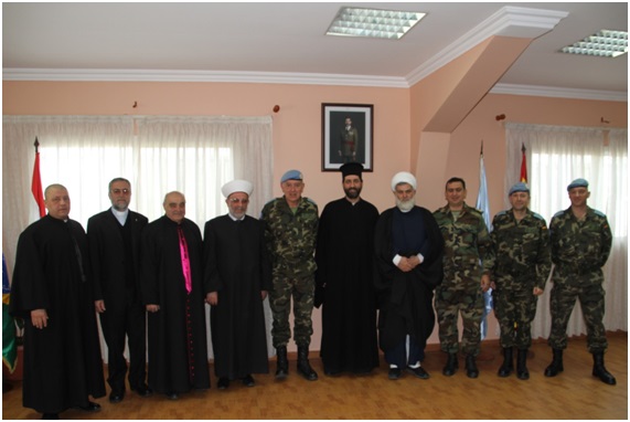 قائد القطاع الشرقي لليونيفيل الجنرال رويث اولموس بمرجعيات المنطقة الروحية في قاعدة ميغيل دي ثربانتس