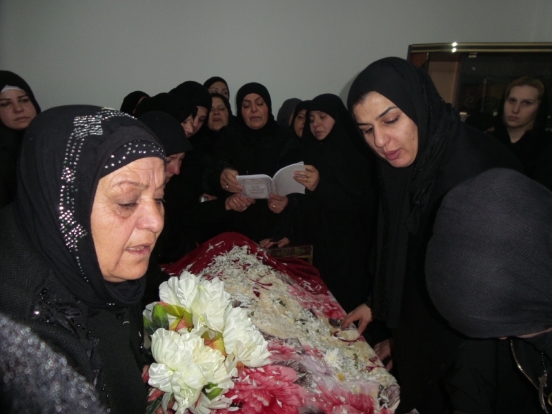 الوالدة والاقارب والاحباب يرثين إبنهم الشاب حسين شيت، فقيد الاغتراب