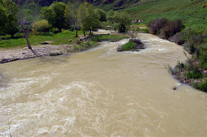  لم يكن ينقص نهر الليطاني سوى تلوّث مياهه بالأتربة والحصى والحجارة الناجمة عن عملية غسل الرمول، التي يقوم بها أصحاب المرامل