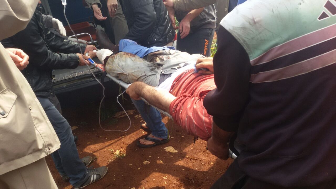 نقل الجريح الى احدى مستشفيات بنت جبيل