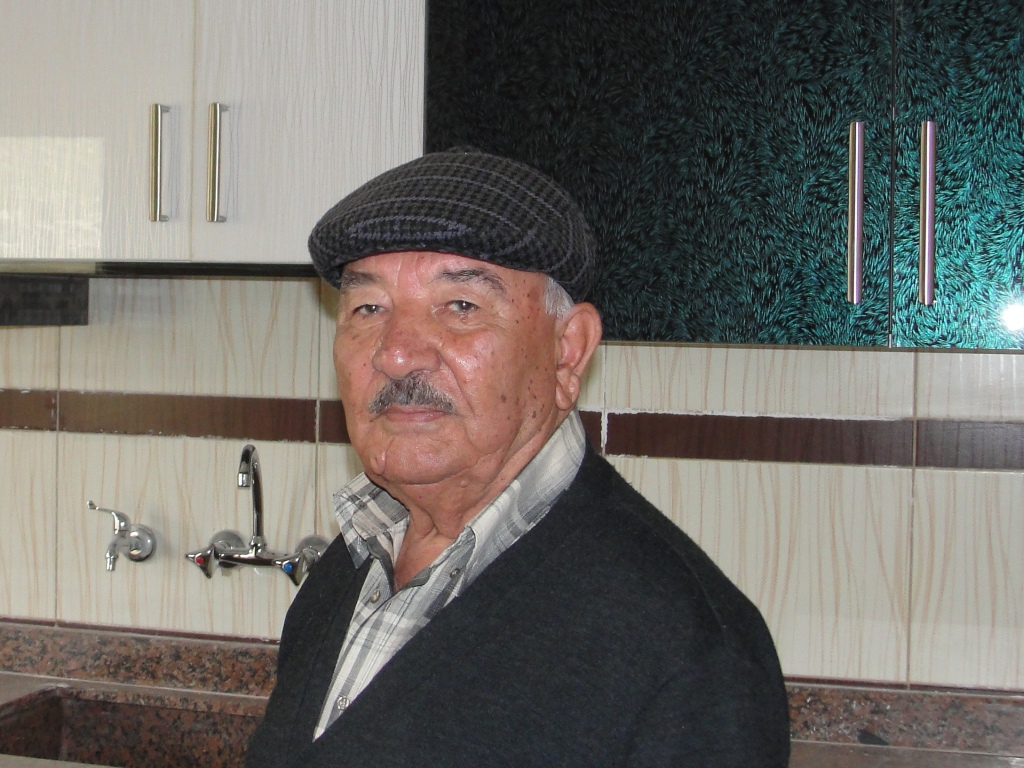 الحاج أبو حسين علي الشيخ علي.. سنوات طويلة، أمضاها بالعمل في دولة الكويت الشقيقة حيث تسلح بالخبرات تؤهله ليكون رجل أعمال ناجح