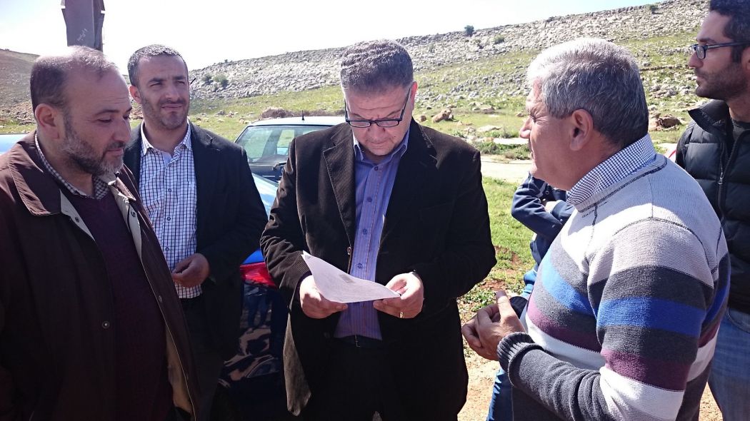 رفع المزارعون الصوت وبدأوا سلسلة تحرّكات ولقاءات مع المراجع المختصّة بهدف فصل موضوع العمّال عن اللاجئين والا فإنّ مصيرهم مهدّد كذلك الق