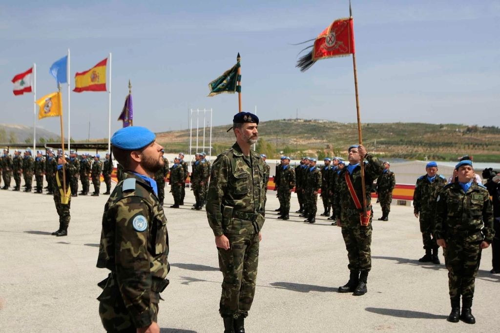  العاهل الاسباني فيليبي السادس يتفقد كتيبة بلاده العاملة في إطار قوات اليونيفل المعززة في القطاع الشرقي، المتمركزة في  قاعدة \