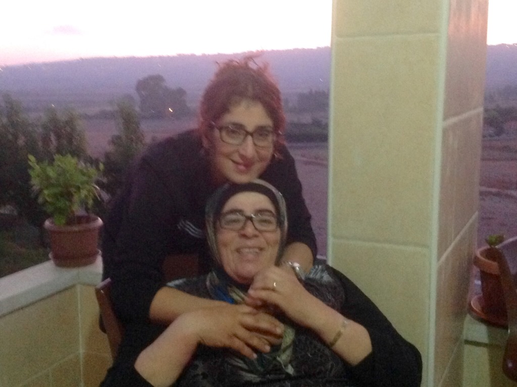 منى علي صادق: صوت أمي.. رائحة الياسمين وعطرها فيه شوق وحنين