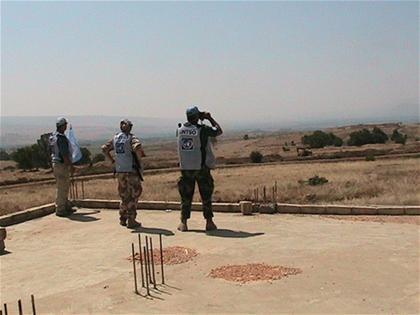 ضباط من مراقبي الهدنة عند تخوم مزارع شبعا
