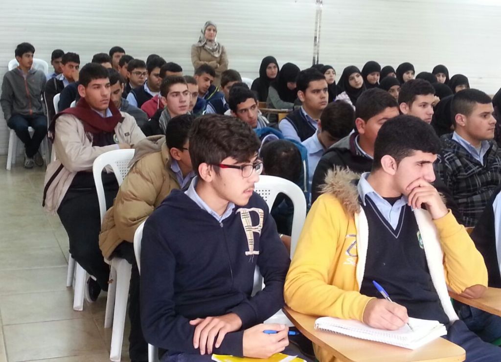 طلاب القسم الثانوي في ثانوية عيسى بن مريم (ع)