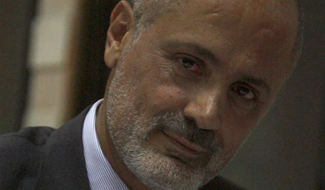 بيار عطاالله، ابن راشيا الفخار، يعكف على تركيب أذن الجرّة في حزب الكتائب كما تقتضي الخصوصية الجنوبية