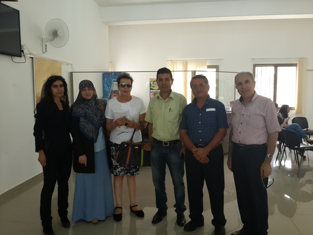 رئيسة نادي الخيام المحامية وداد يونس ود يوسف غزاوي يتوسطان الأستاذ عزت رشيدي والمهندس أسعد رشيدي والسيدتان هيفاء نصّار وسوزان وهبي