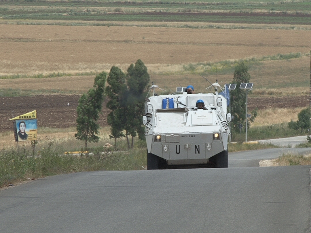 في  المقابل سيّرت القوات الدولية دوريات مصفحة على امتداد الخط الأزرق، راقبت ما يجري من تحركات خلف السياج الشائك