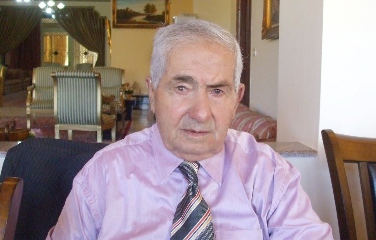 ابا حسينٌ كيف نعتادُ فُراقكَ         .. ..        وحكاياتُكَ نورٌ في عتمةِ الليلِ