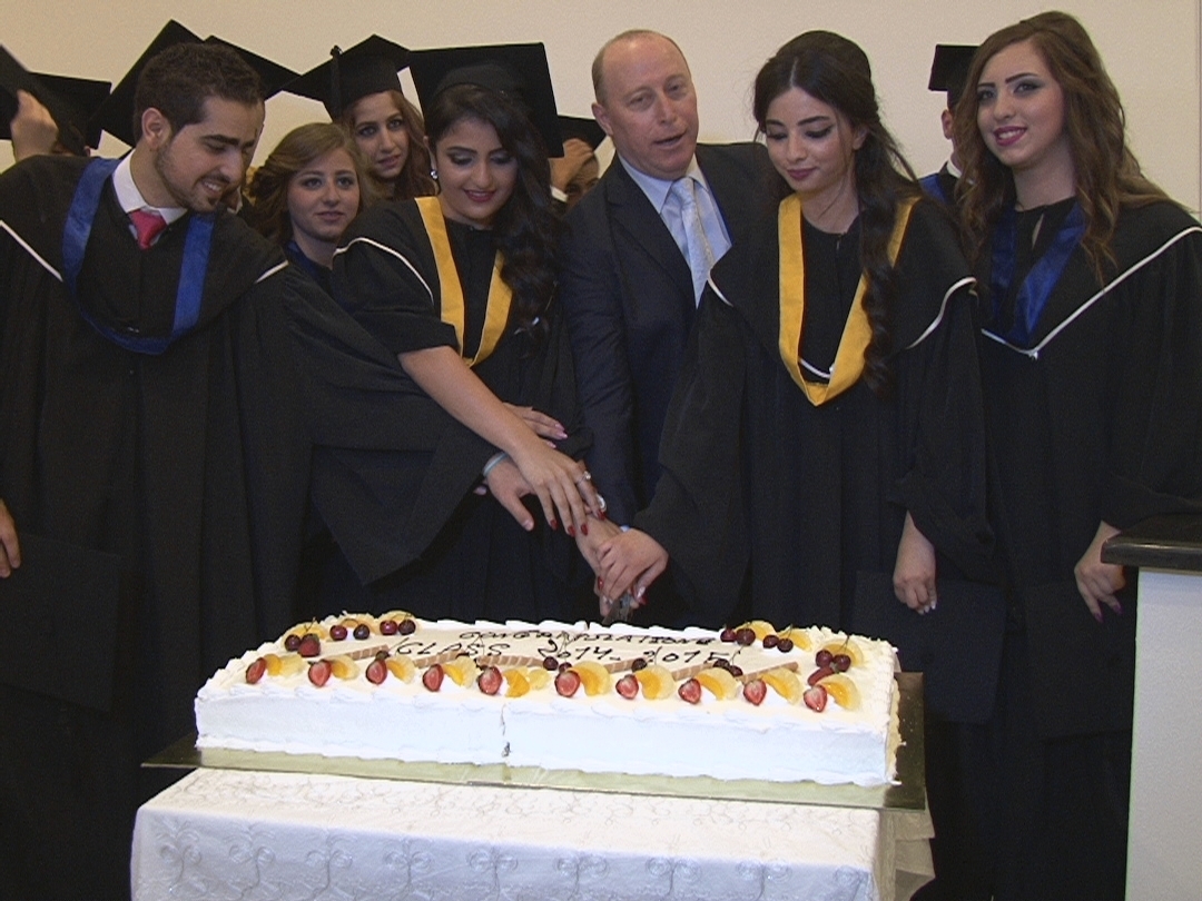 في الختام، جرى توزيع الشهادات على الخريجين والخريجات، وجوائز مالية للمتفوقين، ثم تقبل الخريجون التهاني وتم قطع قالب حلوى بالمناسبة