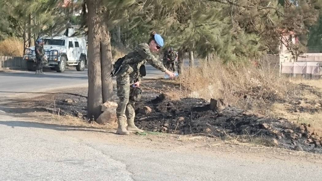 في محيط بركة الدرداة اشتعل حريق في الاعشاب اليابسة وصل الى محاذاة الطريق العام