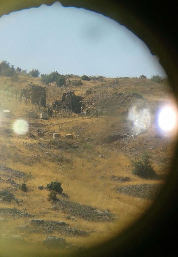 جرافاتان للعدو تعملان على إزالة غرفة مراقبة لحزب الله في عند خط الانسحاب