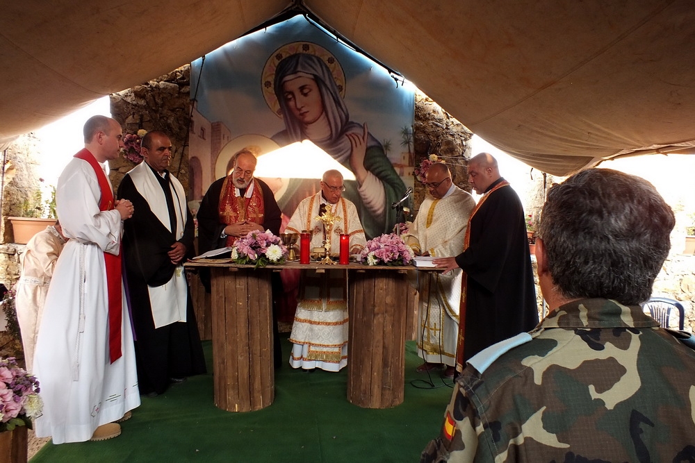 DSCF8895-المطران العبسي يحتفل بقداس عيد القديسة حنة في مرجعيون