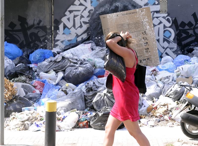 الصورة عن السفير (مصطفى جمال الدين)