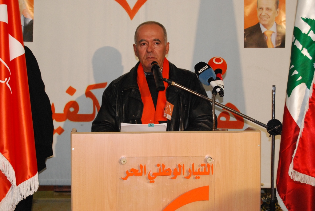 عساف أبو رحال في واحدة من صوره الأخيرة- أرشيف موقع خيام دوت كوم