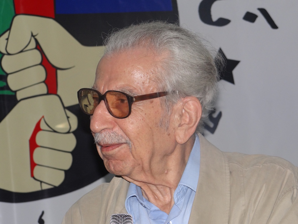 حبيب صادق.. مسيرة حافلة بالعطاء والإنجازات والإخلاص عبر ما يزيد على ستين عاماً، بل إنها مسيرة مضيئة لا تحتاج شهادة من أحد