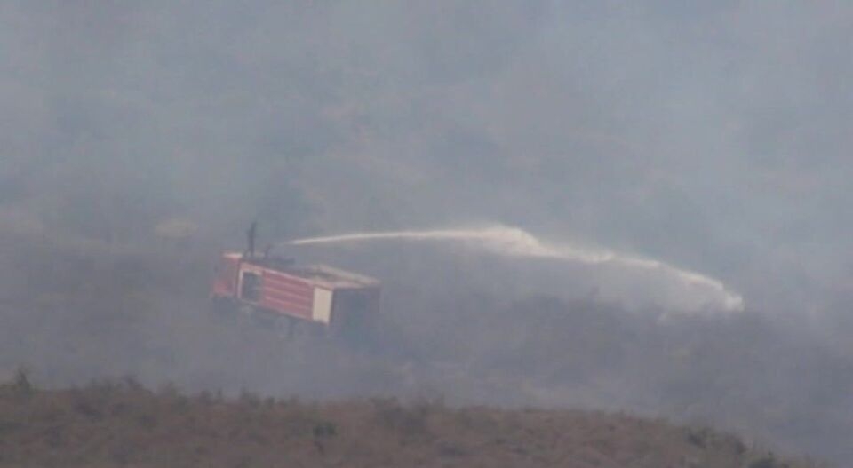 إطفائية الدفاع المدني اخمدت الحريق بمساعدة الجيش والاسبان  