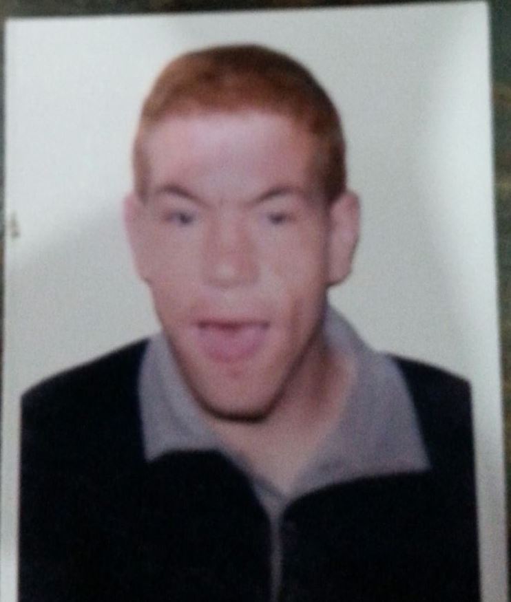 أحمد خليل حسان، بسبب إعاقته رفض والداه مغادرة الخيام طيلة أيام عدوان تموز 2006