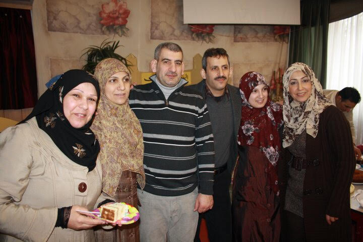 السيدة نوال عواضة (على يسار الصورة): بكل فخر وإعتزاز نحمد الله ونشكره على أن منَّ علينا بأصحاب.. في هذا الزمن العجيب