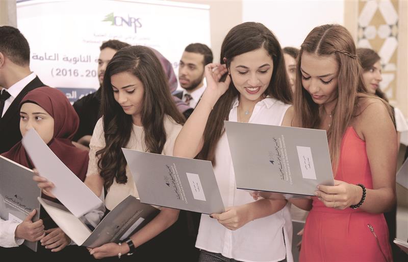 خلال حفل توزيع المنح الجامعية لمتفوّقي الثانوية العامة الذي أقامه \