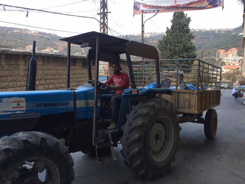  جرار لجمع النفايات المفروزة من المنازل-طارق ابو حمدان