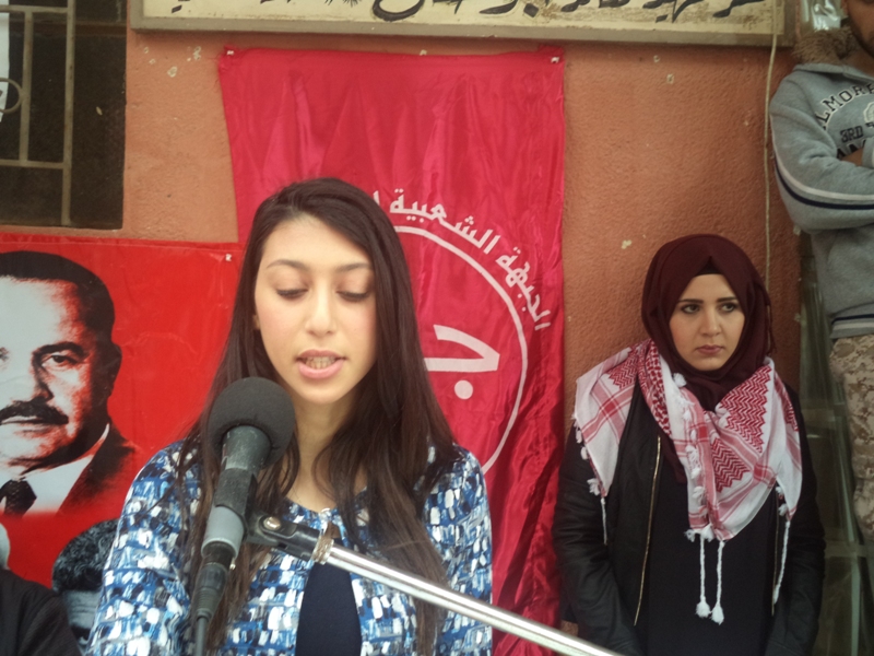  بابا الفاتيكان لحظة تقبيل قدم اللاجئ السوري محمد الحلبي أسمى درجات التواضع