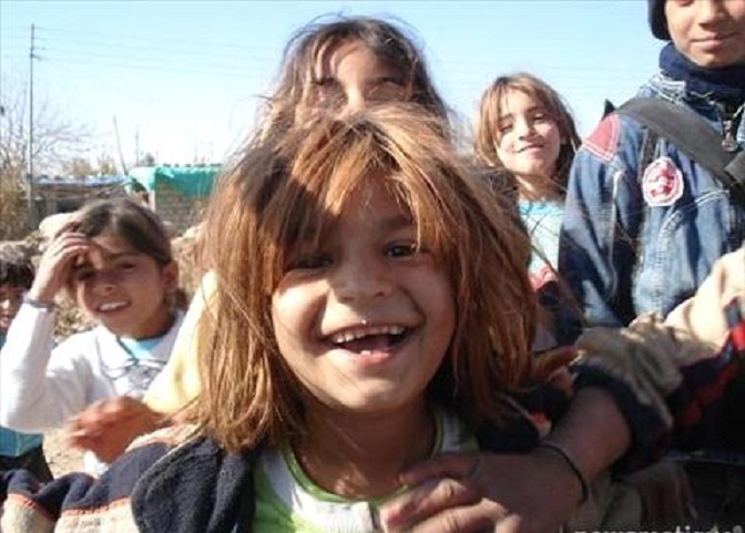 اراك من بعيد وكل ايامك عيد فلتعش معك الحرية انت الفجري الوحيد تعرف تقرأ كلمات الناس الادبية انت النوري الرومي الفريد تعلم معنى الاممية