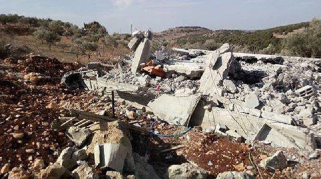 أنقاض منزل السيد رايق سرحان في حرفيش الذي جرى هدمه  والذي كان مكونا من طابقين