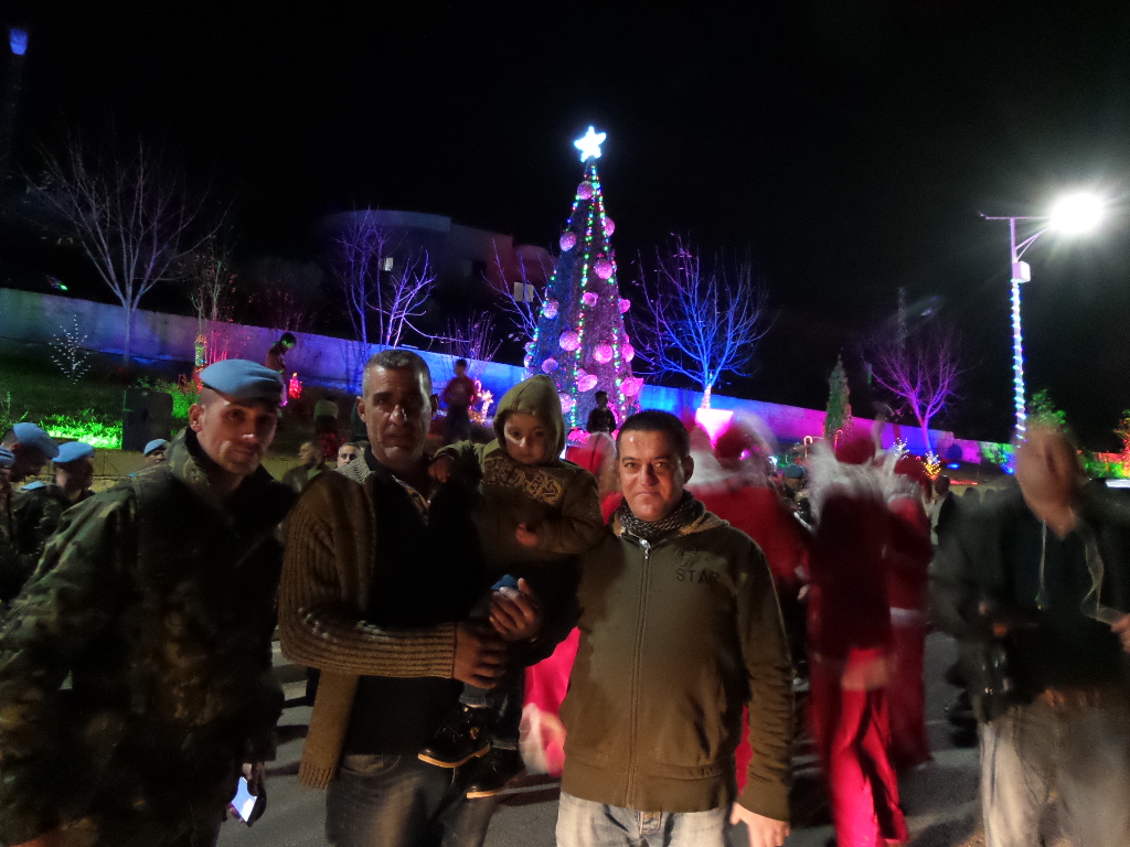 مشاركة اليونيفيل بإضاءة شجرة الميلاد