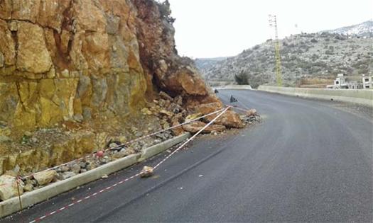 انهيار صخري على طريق شبعا