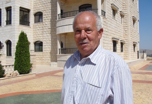 الأب الشامخ، أبو محمود حسن الباشا ،الذي زرع في أبنائه روح الشهامة والاباء فسلكوا طريق العز والكرامة