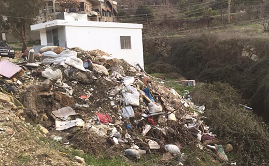 مسلخ حاصبيا محاط بالنفايات ومجاري الصرف الصحي (طارق ابو حمدان)