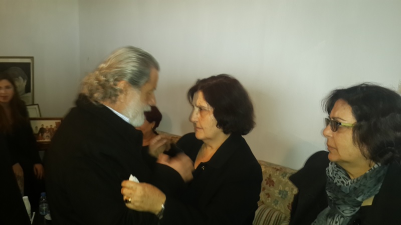 الفنان مارسيل خليفة يقدّم التعازي للدكتورة نازك، شقيقة الشاعر الراحل محمد العبدالله