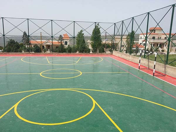 ملعب في بلدة الخيام