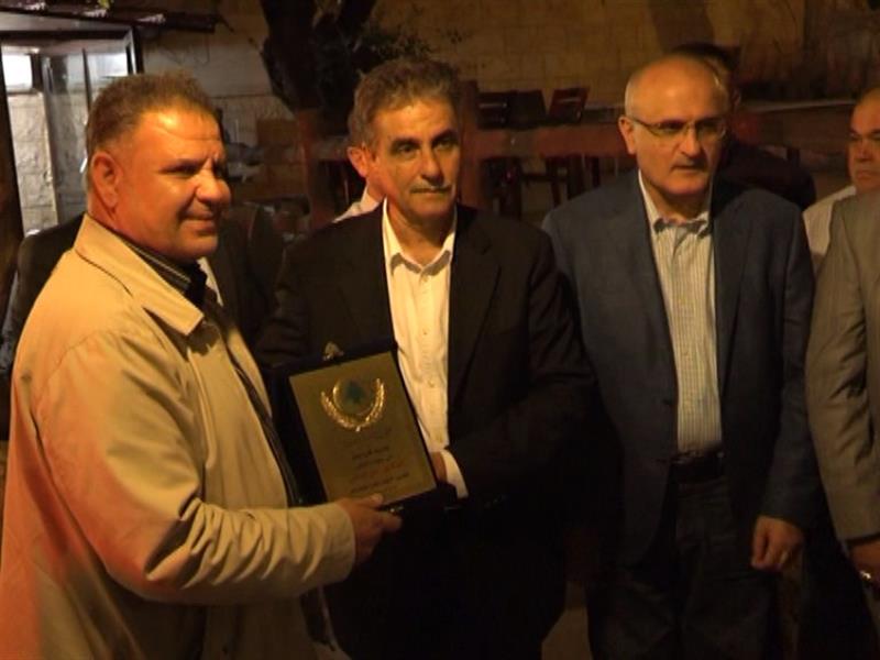 خلال التكريم (طارق أبو حمدان)