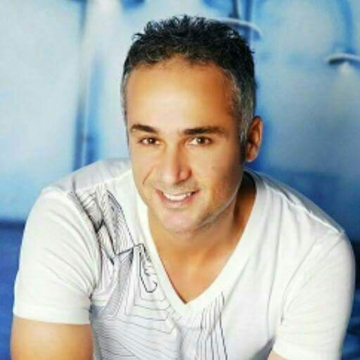 بحبك يا حسين وبحب كل من بيحبك وبحب الورد الجوري لأنه بلون خدّك