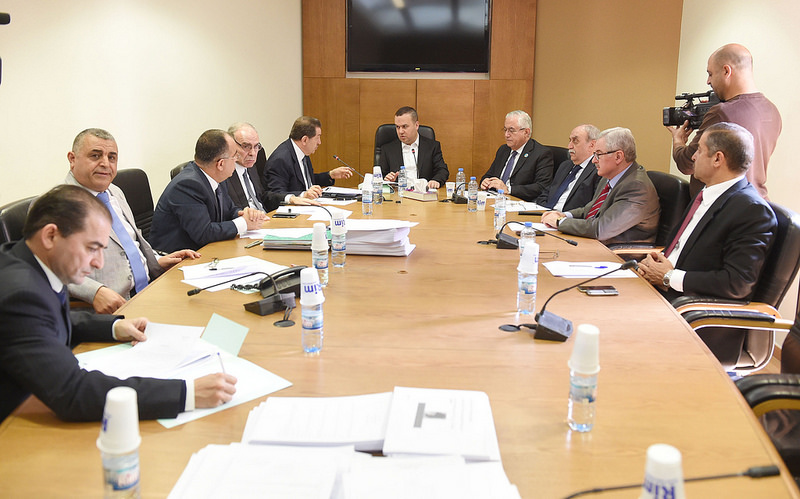 اللجنة النيابية للإتصالات.. نواب يمددون لأنفسهم ويتقاضون رواتبهم