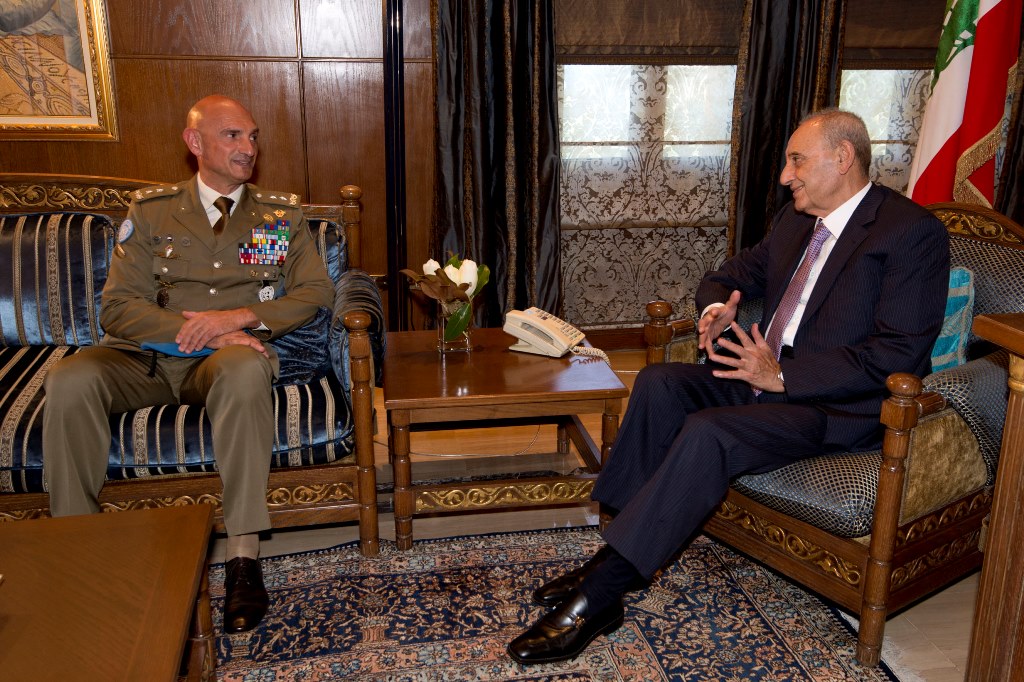 الرئيس برّي مستقبلا الجنرال بونولانو في زيارة وداعية