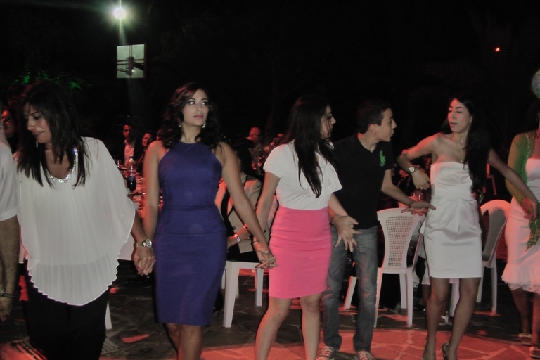 طلاب وطالبات متفوقون وأهل... يشاركون في الحفل السنوي لجمعية سيدات الخيام - أرشيف