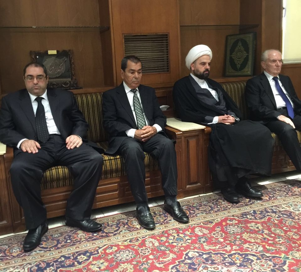 المفتي الجعفري الشيخ أحمد قبلان يتقدم المعزّين بالمغفور له الحاج كامل عبد الرضا عبدالله في بيروت