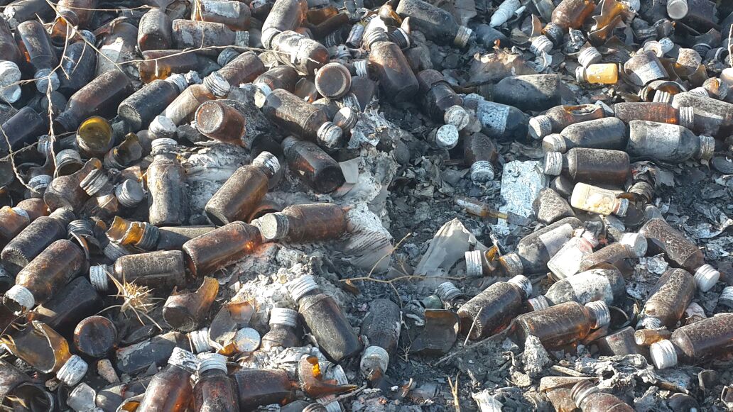 عملية رمي الأدوية في تلك المنطقة تتم على مراحل، وبعد كل مرحلة يجري إحراق ما يمكن إحراقه منها لإخفاء الجريمة