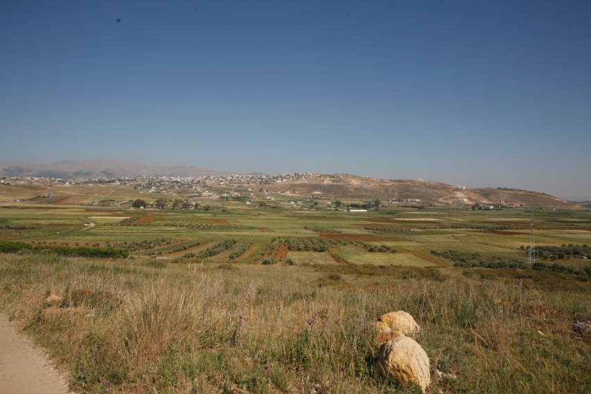 سهل الخيام  عرضة للتعديات البيئية المتكررة