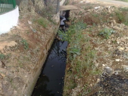 مجاري من جديدة مرجعيون تتدفق الى بركة الدردارة عند قناتها الغربية - أرشيف